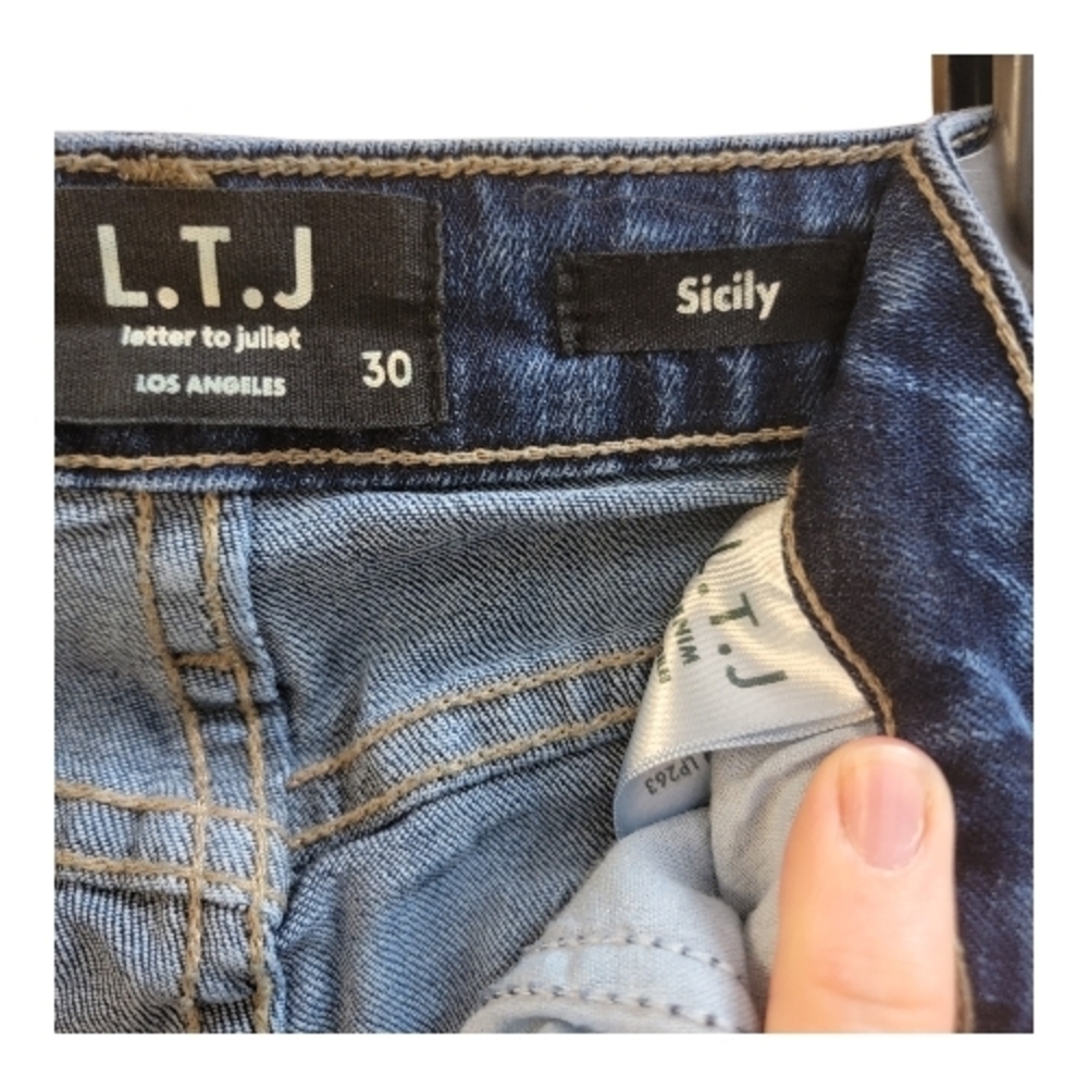 L.T.J Sicily Women's Classic Blue Straight Leg Jean, Size 30 - Picture 2 of 7